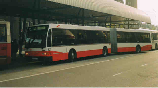 Foto van SBM Berkhof 2000NL G 827 Gelede bus door Jelmer