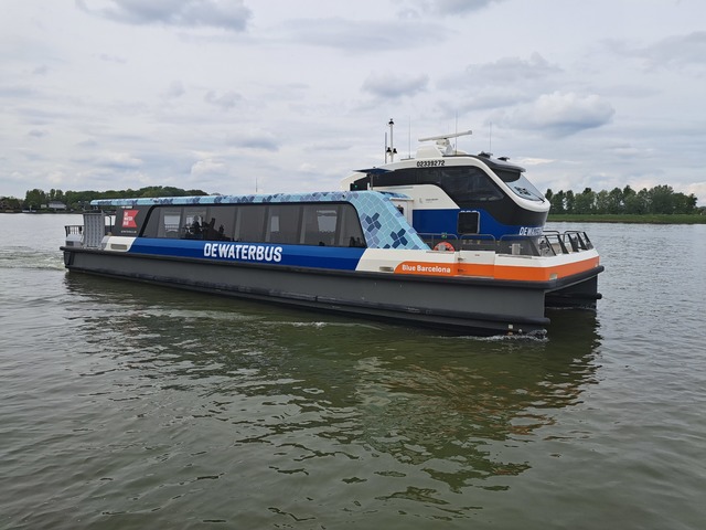 Foto van QBZ Waterbus 6713 Veerpont door treinspotter-Dordrecht-zuid