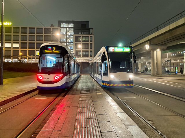 Foto van GVB Siemens Combino (2-richting) 2204 Tram door TransportspotterAmsterdam