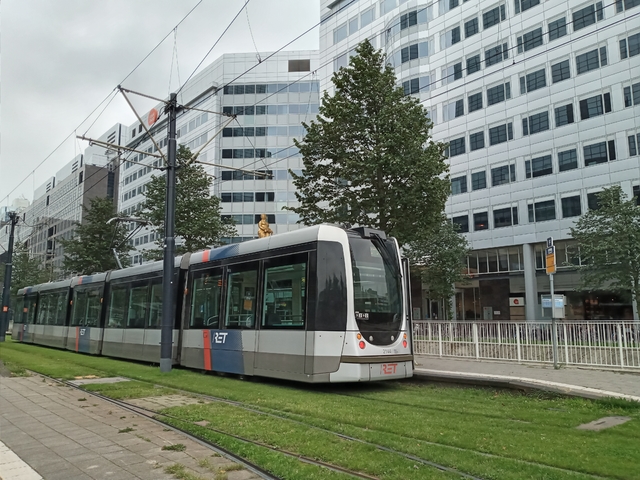 Foto van RET Rotterdamse Citadis 2144 Tram door Sneltram
