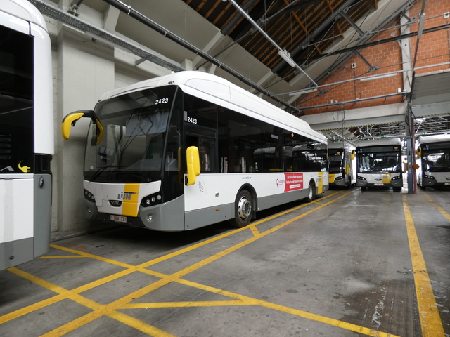 Foto van DeLijn VDL Citea SLE-120 Hybrid 2423 Standaardbus door Delijn821