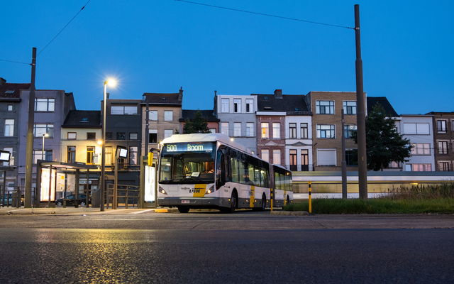 Foto van DeLijn Van Hool AG300 4835 Gelede bus door TreinspotterQuinn