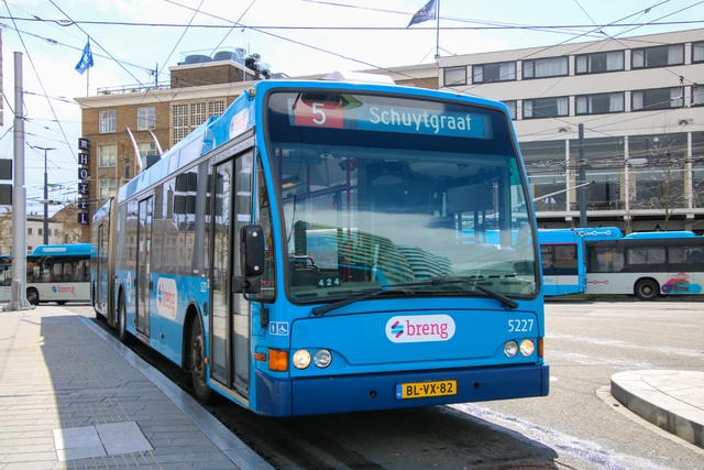 Foto van HER Berkhof Premier AT 18 5227 Gelede bus door_gemaakt TrainspotterAmsterdam