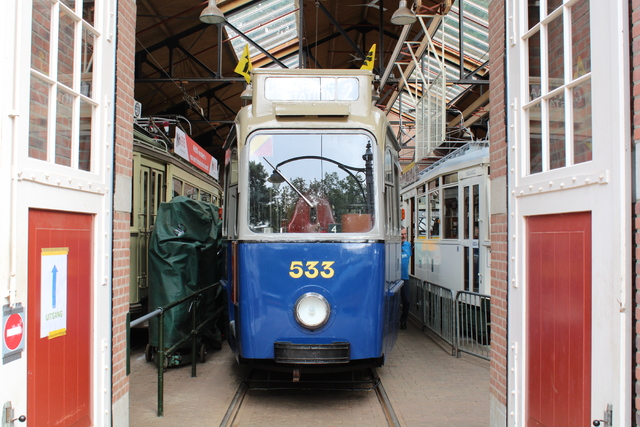 Foto van EMTA Amsterdamse drieasser 533 Tram door ZO6176
