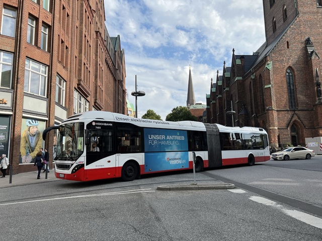 Foto van HH Volvo 7900A Hybrid 7483 Gelede bus door_gemaakt Stadsbus
