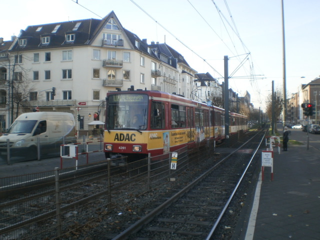 Foto van Rheinbahn Stadtbahnwagen B 4261 Tram door Perzik