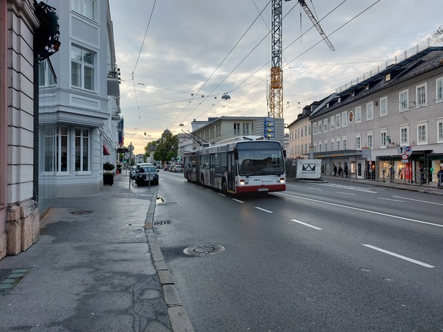Foto van Salzburg Van Hool AG300T 275 Gelede bus door_gemaakt Jossevb
