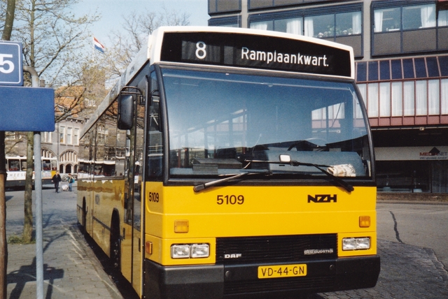 Foto van NZH Den Oudsten B88 5109 Standaardbus door wyke2207