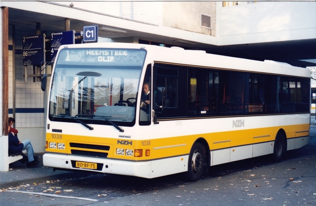 Foto van NZH Berkhof 2000NL 1038 Standaardbus door wyke2207