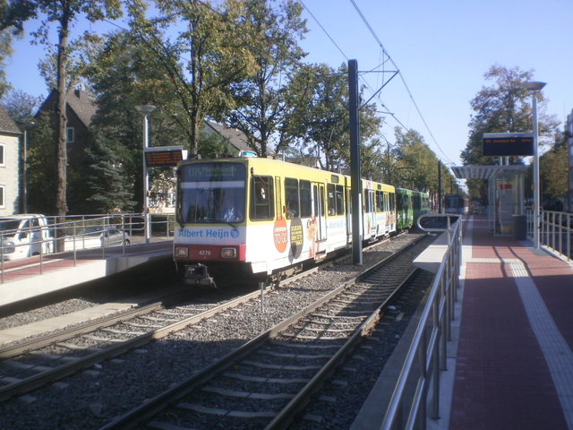 Foto van Rheinbahn Stadtbahnwagen B 4278 Tram door_gemaakt Perzik