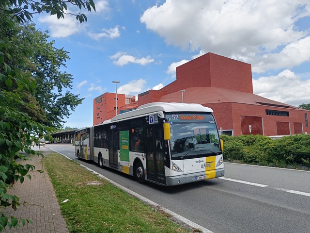 Foto van DeLijn Van Hool AG300 5802 Gelede bus door BusfanTom