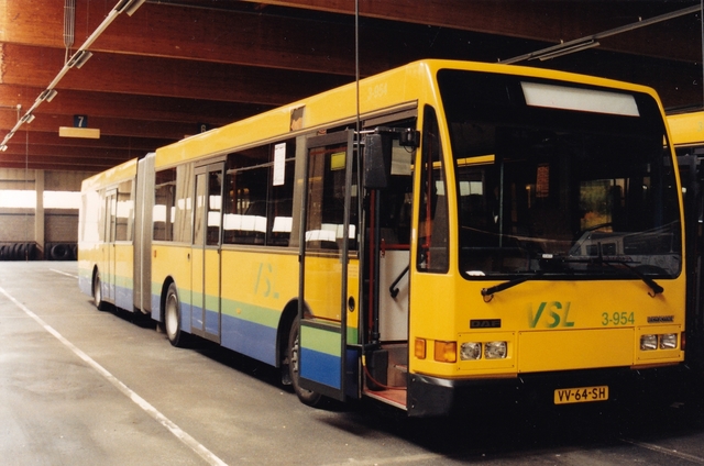 Foto van VSL Berkhof 2000NL G 3954 Gelede bus door wyke2207