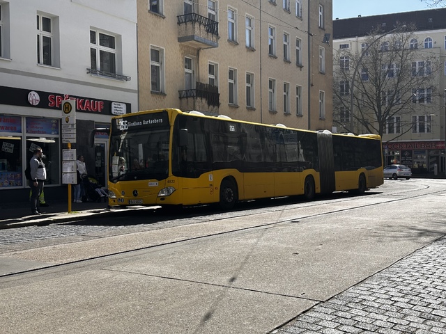 Foto van BVG Mercedes-Benz Citaro G 4822 Gelede bus door Joeyedelijn