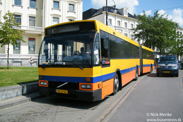 Foto van JUI Den Oudsten B88 G 27 Gelede bus door Busentrein