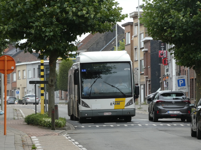 Foto van DeLijn Van Hool AG300 4778 Gelede bus door_gemaakt Delijn821