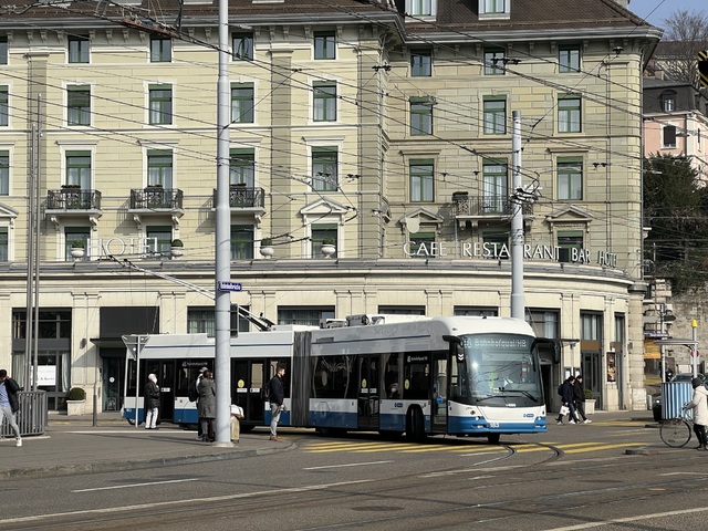 Foto van VBZ Hess Swisstrolley 183 Gelede bus door Stadsbus