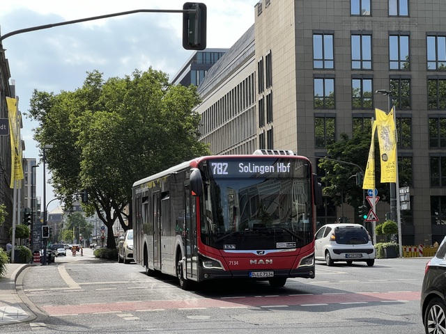 Foto van Rheinbahn MAN Lion's City 12C 7134 Standaardbus door Stadsbus