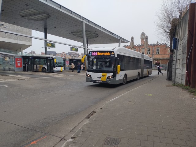 Foto van DeLijn VDL Citea SLFA-180 Hybrid 2830 Gelede bus door LLBRK