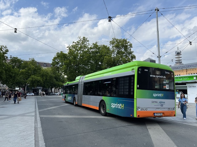 Foto van Ustra Solaris Urbino 18 Hybrid 8336 Gelede bus door Stadsbus