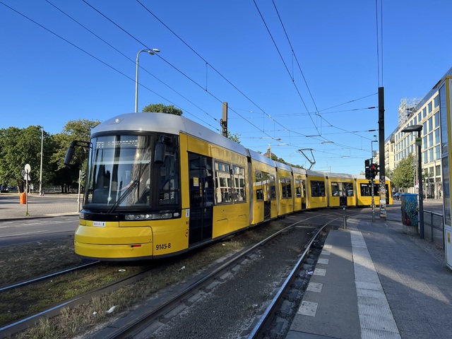 Foto van BVG Flexity 9145 Tram door Stadsbus