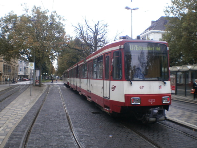 Foto van Rheinbahn Stadtbahnwagen B 4212 Tram door Perzik
