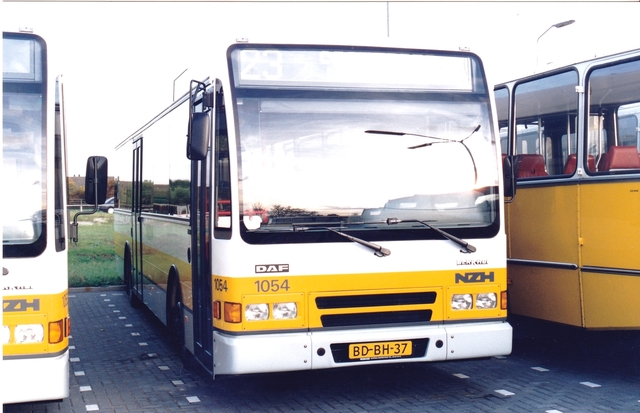 Foto van NZH Berkhof 2000NL 1054 Standaardbus door wyke2207