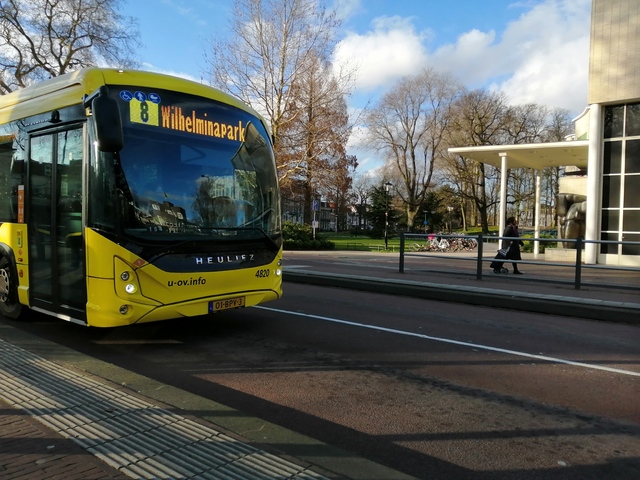 Foto van QBZ Heuliez GX437 ELEC 4820 Gelede bus door TreinBusSpotter