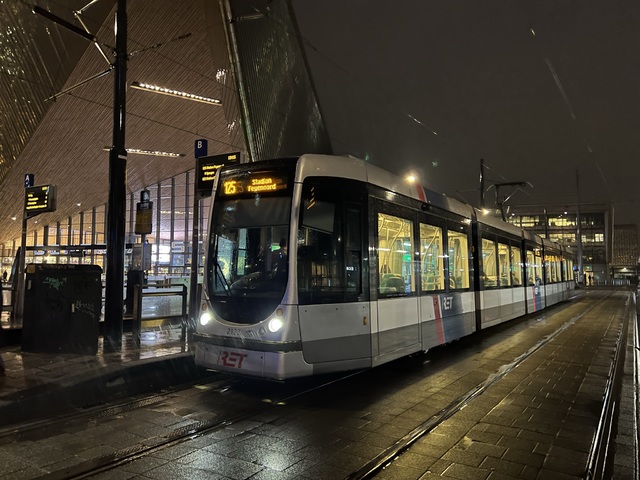 Foto van RET Rotterdamse Citadis 2133 Tram door Stadsbus