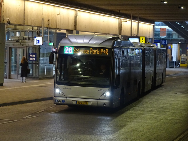Foto van QBZ Van Hool AGG300 4203 Dubbelgelede bus door HeelHollandSpot