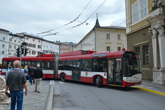 Foto van Salzburg Solaris Trollino 18 312 Gelede bus door Pakjesboot12