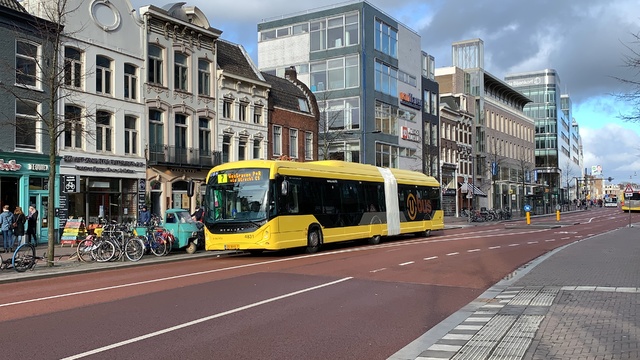 Foto van QBZ Heuliez GX437 ELEC 4831 Gelede bus door_gemaakt Stadsbus