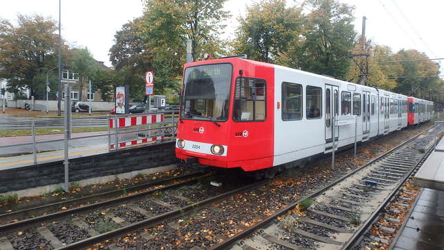 Foto van KVB Stadtbahnwagen B 2254 Tram door_gemaakt Perzik