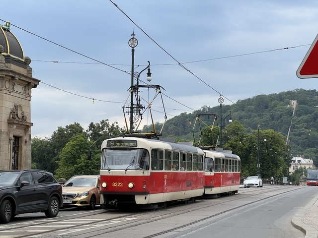 Foto van PID Tatra T3 8322 Tram door_gemaakt Stadsbus
