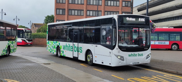 Foto van White MCV Evora 71 Standaardbus door MHVentura
