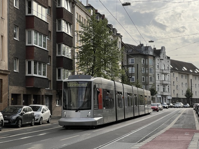 Foto van Rheinbahn NF10 2031 Tram door Stadsbus