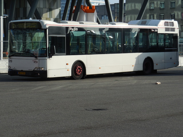 Foto van HTM Berkhof Diplomat 319 Standaardbus door Stadsbus