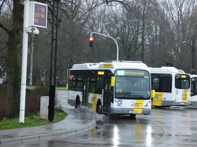 Foto van DeLijn Van Hool A309 Hybrid 2458 Midibus door Delijn821