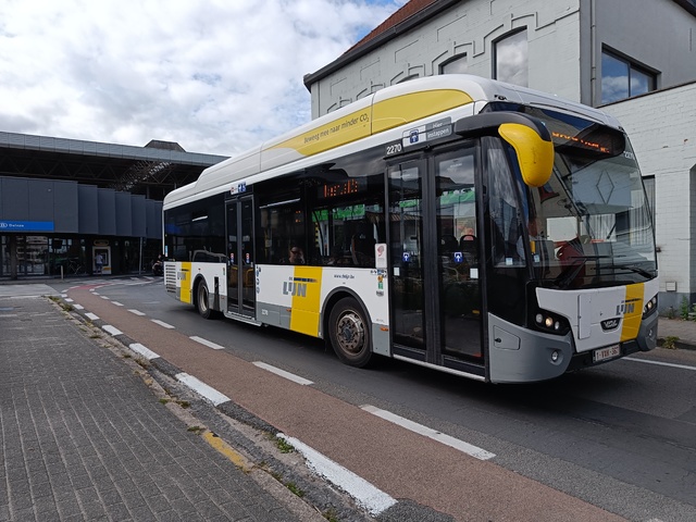 Foto van DeLijn VDL Citea SLE-120 Hybrid 2270 Standaardbus door BusfanTom