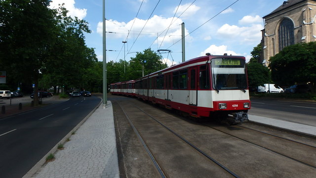 Foto van Rheinbahn Stadtbahnwagen B 4256 Tram door Perzik