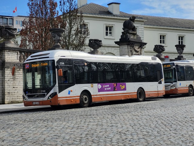 Foto van MIVB Volvo 7900 Hybrid 2144 Standaardbus door VoidecxOV
