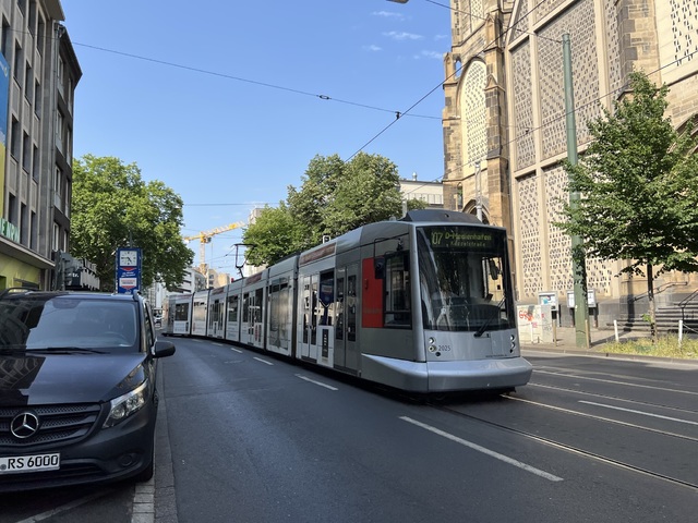 Foto van Rheinbahn NF10 2025 Tram door Stadsbus