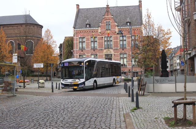 Foto van DeLijn MAN Lion's City 12E 608076 Standaardbus door mauricehooikammer