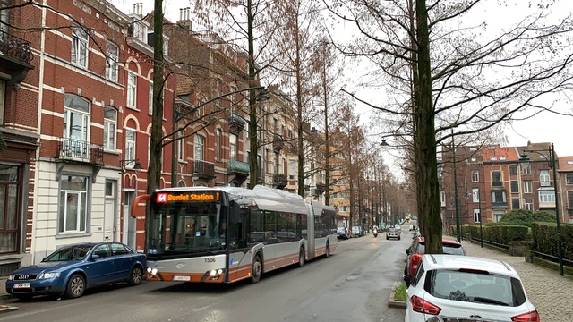 Foto van MIVB Solaris Urbino 18 E 1506 Gelede bus door Stadsbus