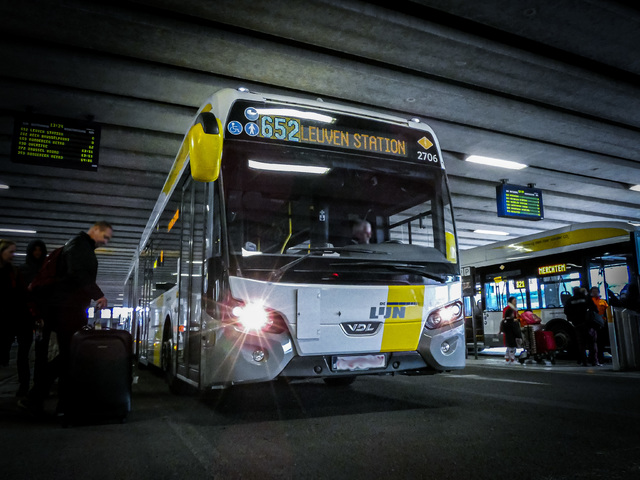 Foto van DeLijn VDL Citea SLFA-180 Hybrid 2706 Gelede bus door Delijn821
