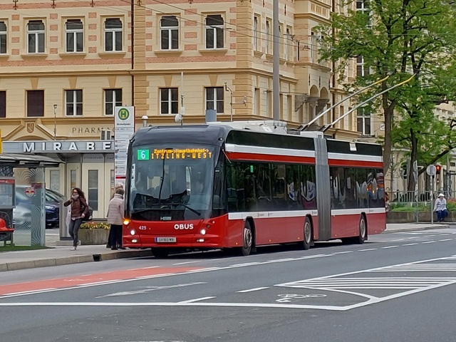 Foto van Salzburg Hess Swisstrolley 425 Gelede bus door Jossevb
