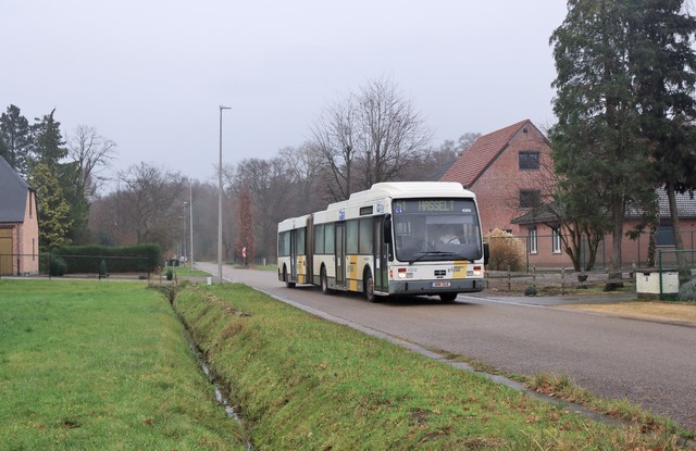 Foto van DeLijn Van Hool AG300 4302 Gelede bus door_gemaakt mauricehooikammer