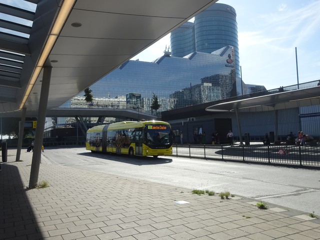 Foto van QBZ Heuliez GX437 ELEC 4829 Gelede bus door Rotterdamseovspotter
