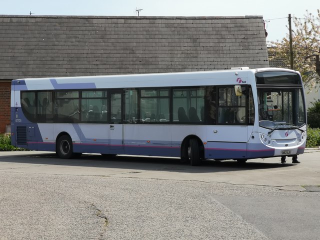 Foto van First ADL Enviro300 67739 Standaardbus door MHVentura