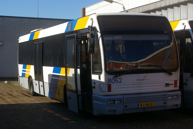 Foto van CXX Den Oudsten B95 8062 Standaardbus door wyke2207