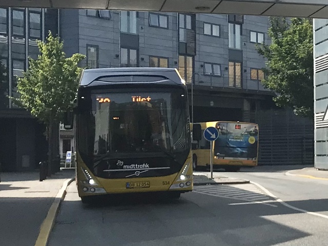 Foto van AarBus Volvo 7900A Electric 534 Gelede bus door Rotterdamseovspotter